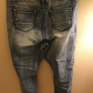 NWT Rue21 Plus destructed jeans