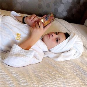 Meet your Posher, Mia