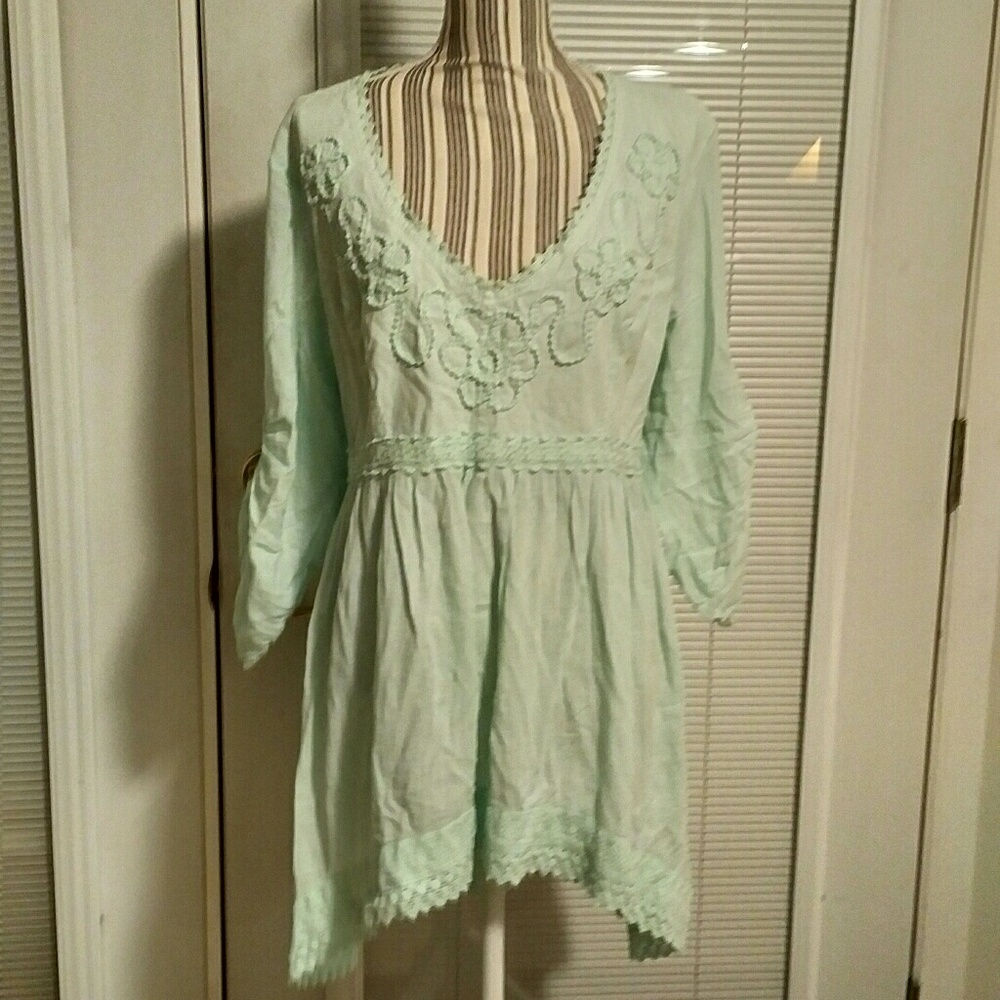 Super cute Gretty Zueger top
