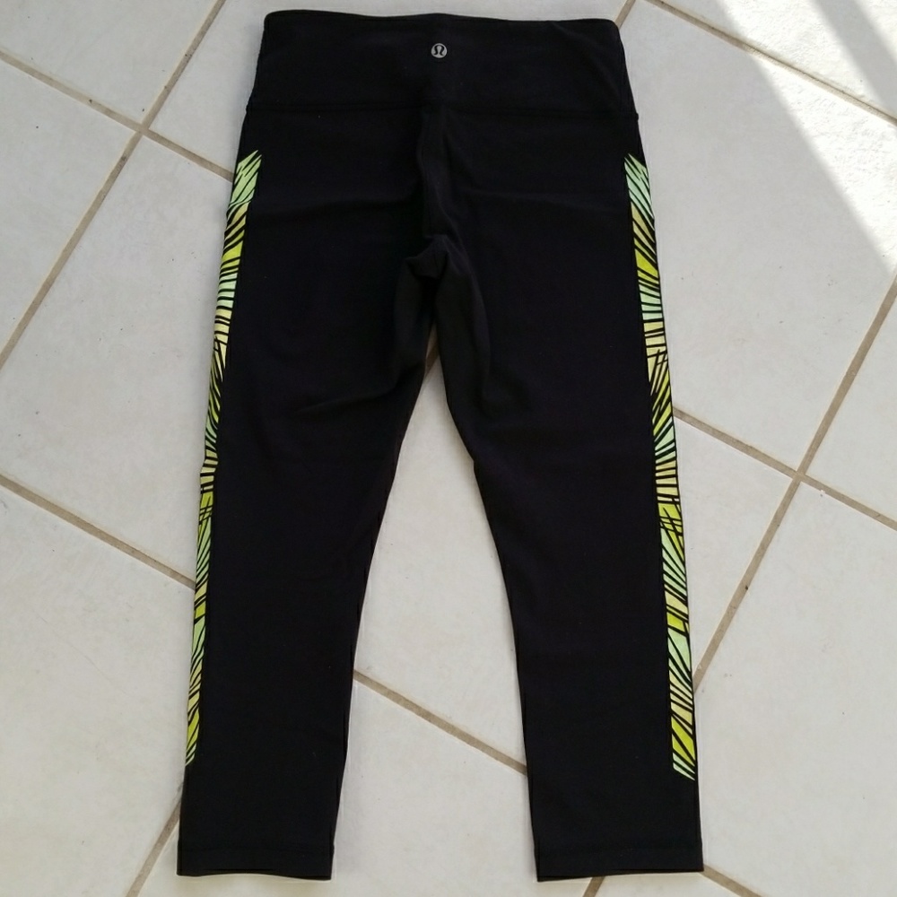 Wunder Under Crop Print Full-On Luon Blk/Green Tribal 4 - Picture 3 of 8