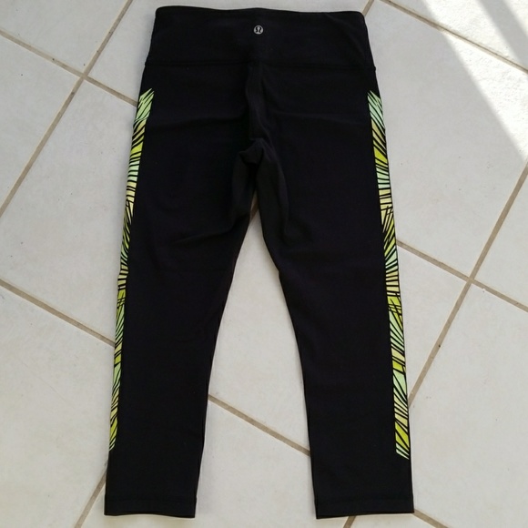 Wunder Under Crop Print Full-On Luon Blk/Green Tribal 4 - Picture 3 of 8