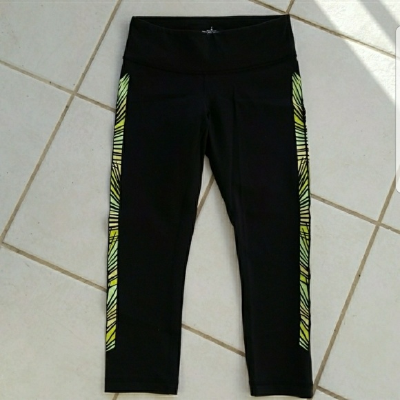 Wunder Under Crop Print Full-On Luon Blk/Green Tribal 4 - Picture 7 of 8
