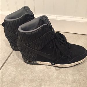 Nike sky high dunk shoes