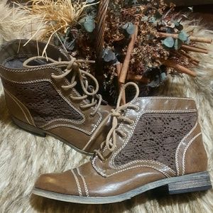 ❤Xoxo Tie up Booties❤