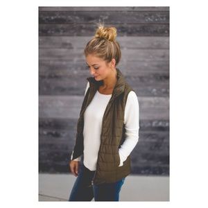 ❤️ SALE ❤️ Entro Olive Green Puffer Vest
