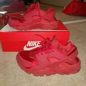 Nike Air Huaraches Red