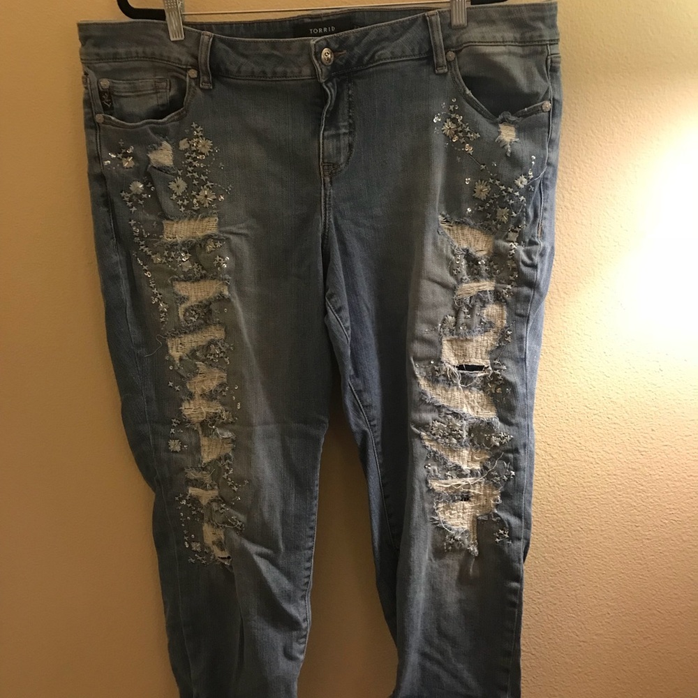 EUC destructed torrid boyfriend jeans