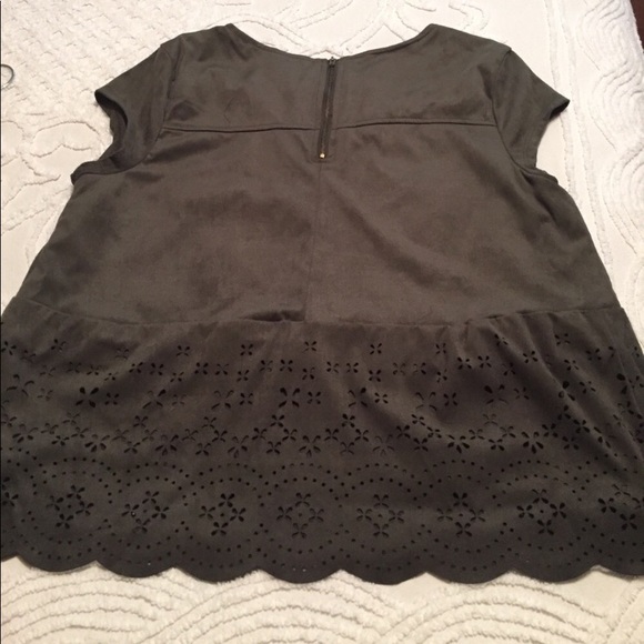 Green faux suede top - Picture 2 of 3