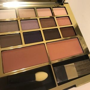 Estée Lauder eye shadow palette
