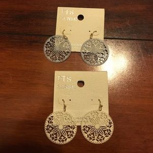 2 pairs of Very light flower earrings🌸