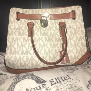 Michael Kors large logo tote(SOLD)