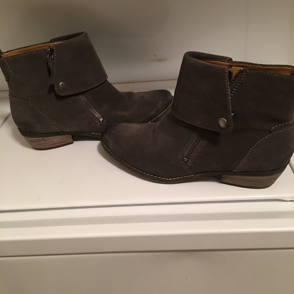Nine West Shoes - Ladies gray boots💕
