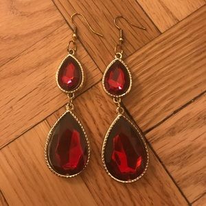 Red gemstone hanging earrings