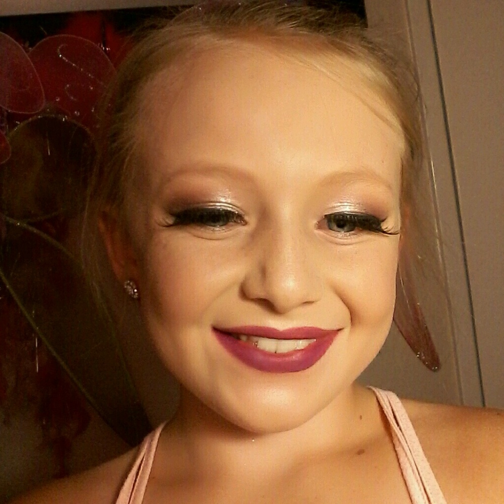 Meet your Posher, Ava