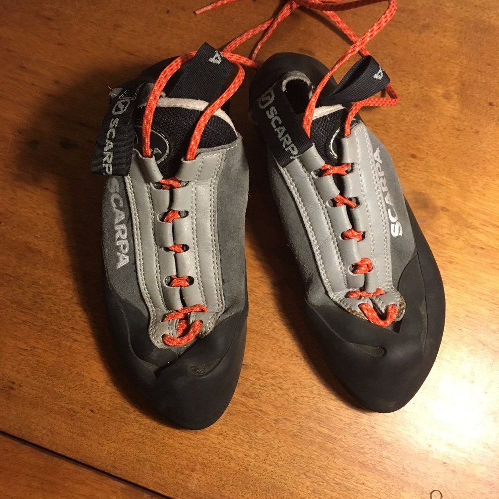 NWOT. Scarpa Chimera Climbing Shoes. Size 39.