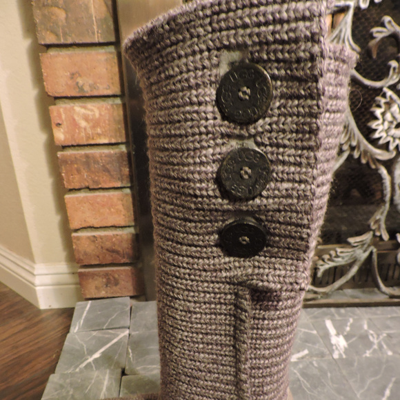 UGG Shoes - UGG GRAY CARDY BOOTS ~ sz.7 ~ LOGO BUTTONS / LABEL