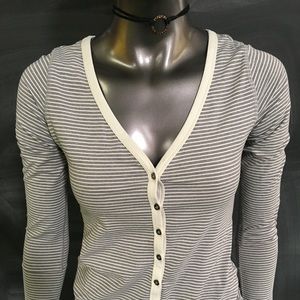 Lululemon Athletica long sleeve v neck