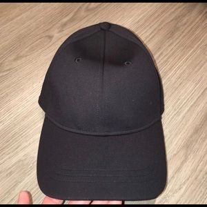 Lululemon black baller hat
