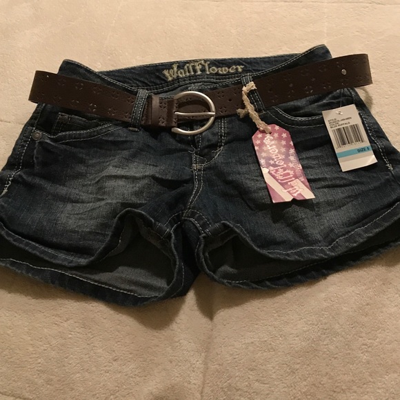 Jean shorts with belt - Picture 1 of 4