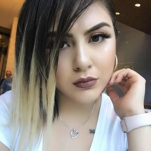 Meet your Posher, Kathia