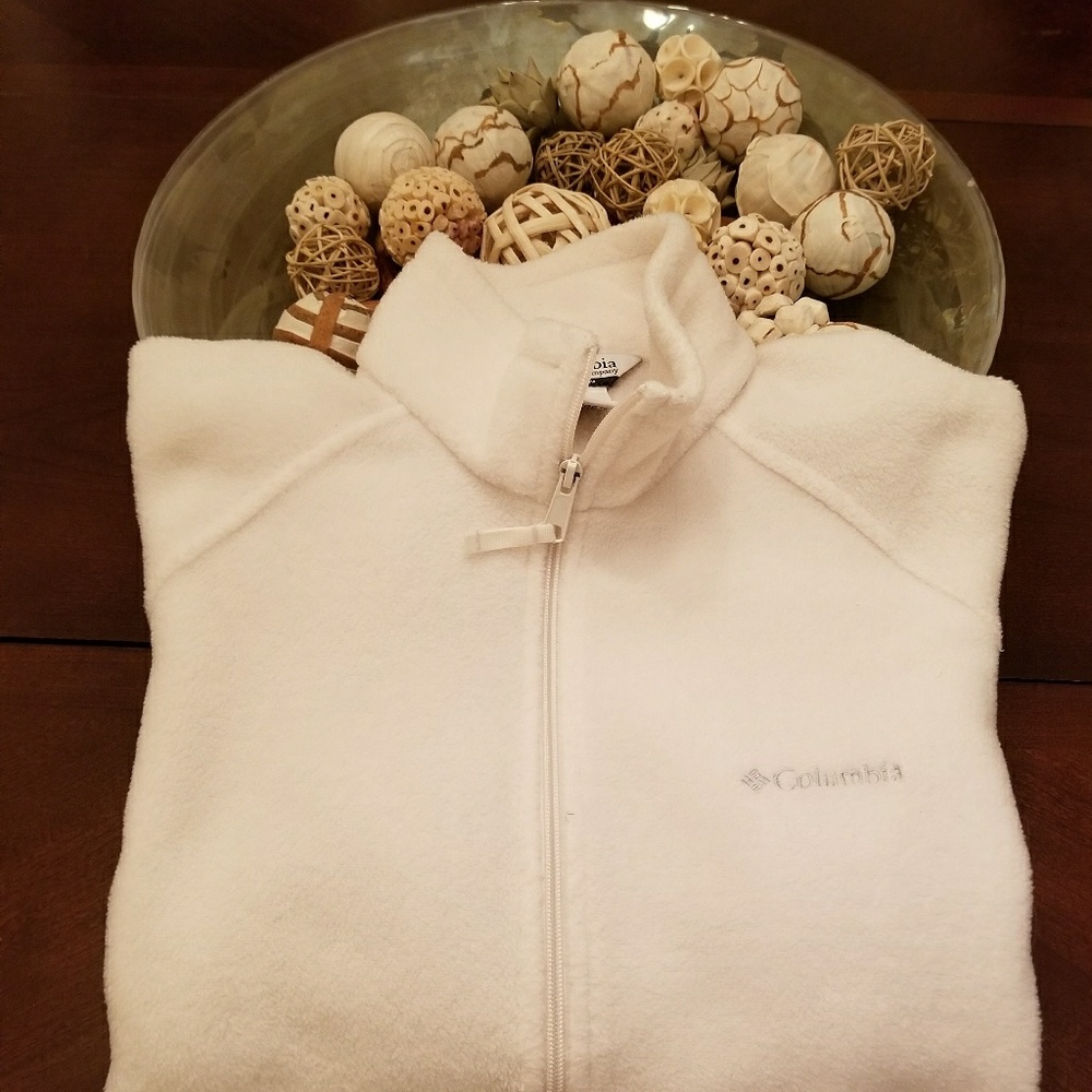Columbia white fleece jacket for women.