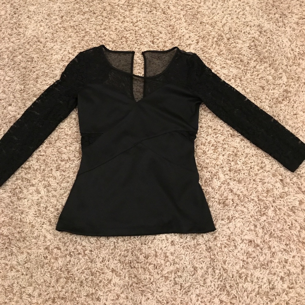 Guess top, 3/4 length, zip up back, form fitting