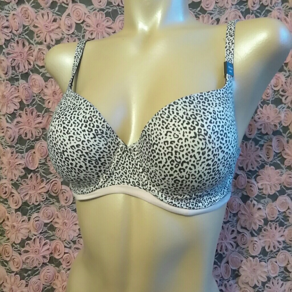 🆕 Victoria's Secret body by Victoria bra