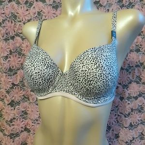 🆕 Victoria's Secret body by Victoria bra