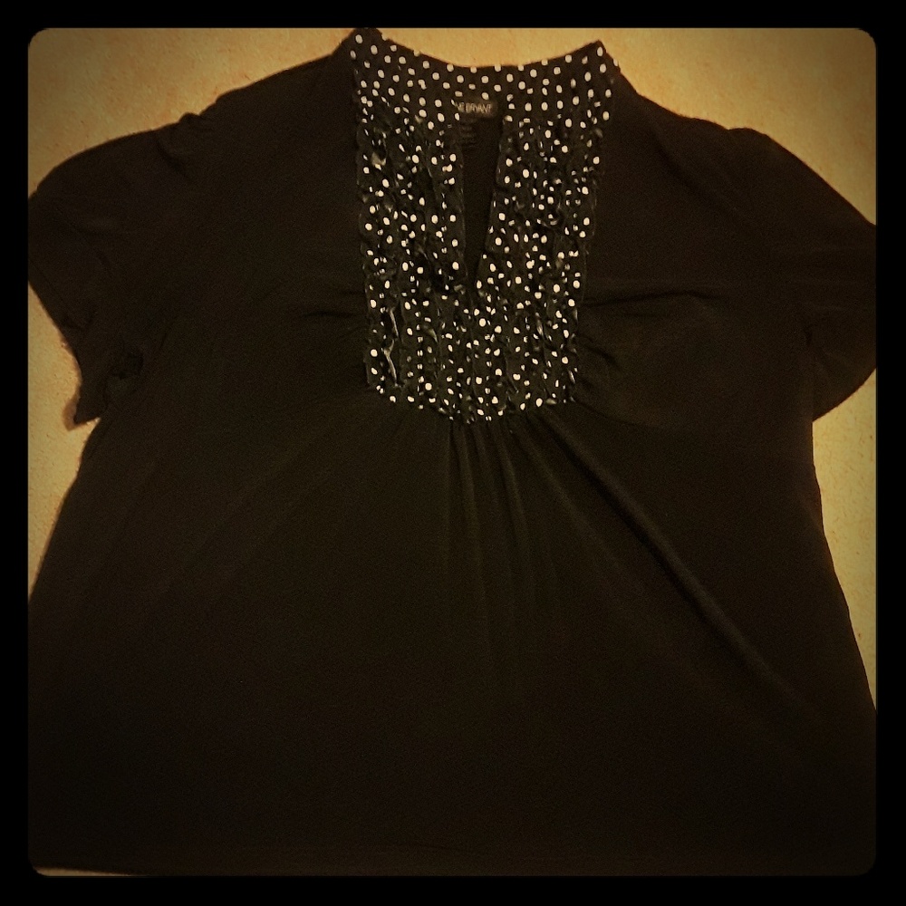 Black and polka dot V neck top size 22/24