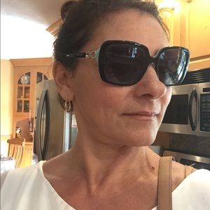 Meet your Posher, Ghada