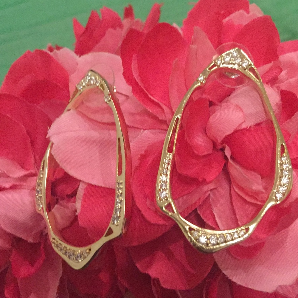 ⭐️HP⭐️ Kendra Scott Livi earrings - Gold tone