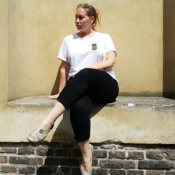 Meet your Posher, Angelís - Picture 3 of 4