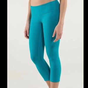 Women’s Lulu Lemon Sz 8 Cropped Legging