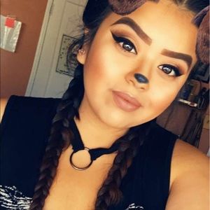 Meet your Posher, Yessica