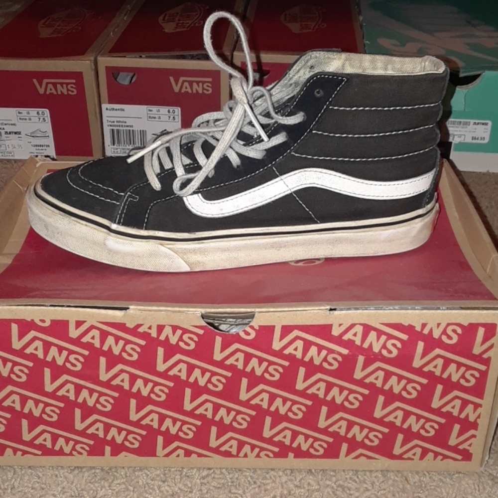 black & white sk8 hi