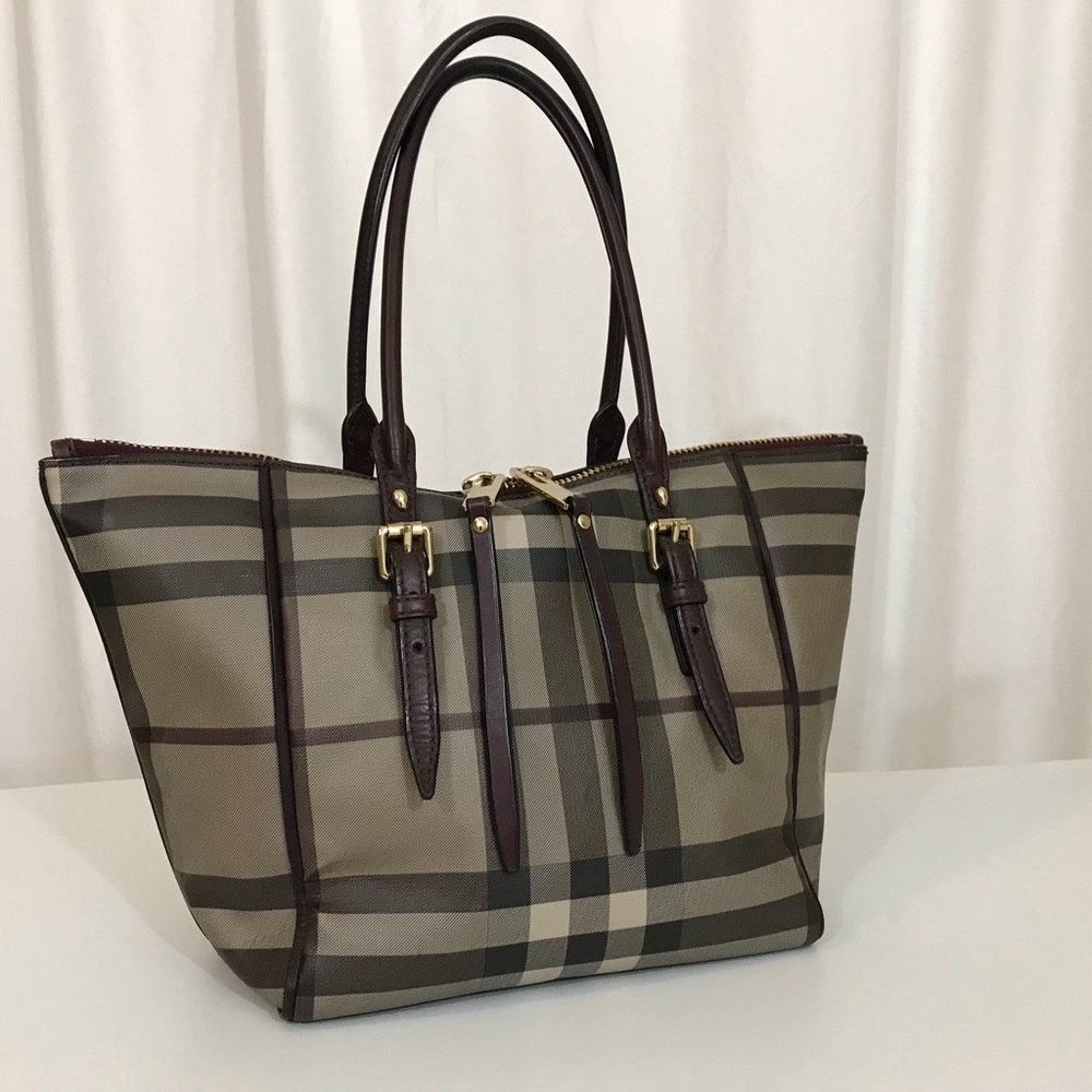 BURBERRY TOTE IN SMOKE COLOR