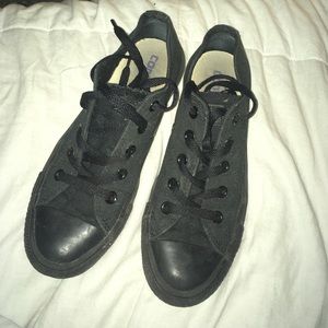 All Black converse lowtops