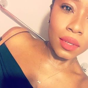 Meet your Posher, Christiana