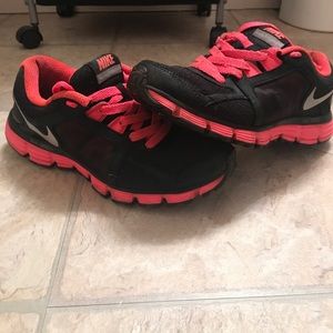 Women’s nike dual fusion sneakers