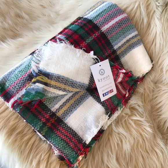 {Zelda} Comfy & Cozy Adorable Plaid Blanket Scarf - Picture 3 of 6
