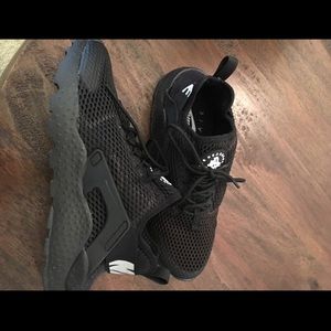 ⚡️⚡️Saturday sale only⚡️⚡️Black Huaraches