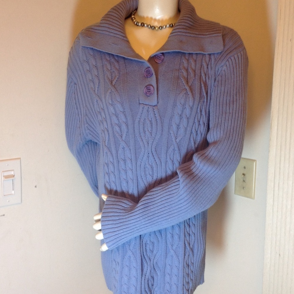 LIGHT BLUE SWEATER