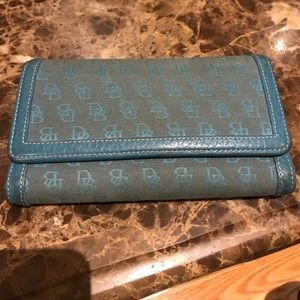 Dooney and Bourke wallet for women
