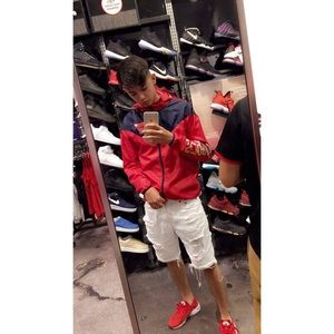 Meet your Posher, Emanuel