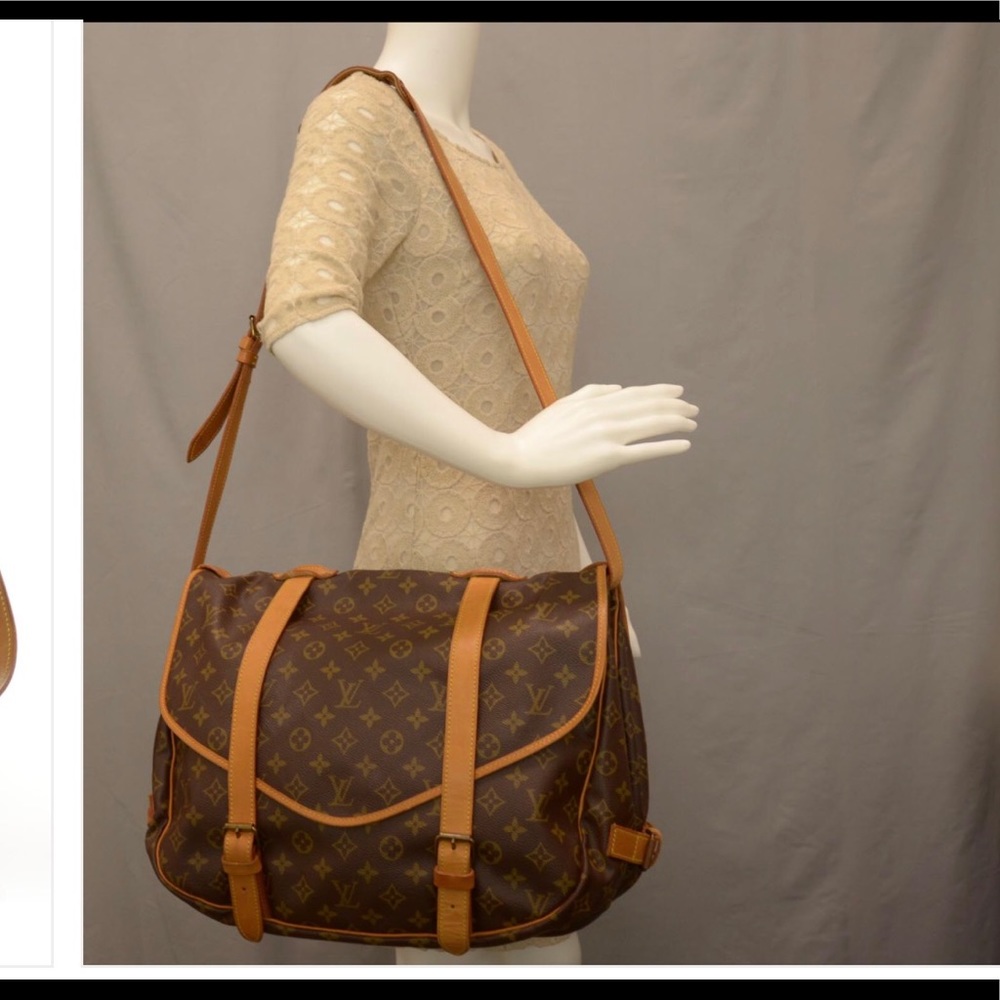 Authentic Louis Vuitton Saumur 42 Messenger