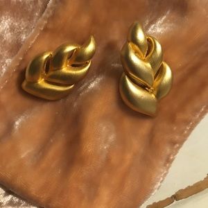 Beautiful statement earrings. Color gold