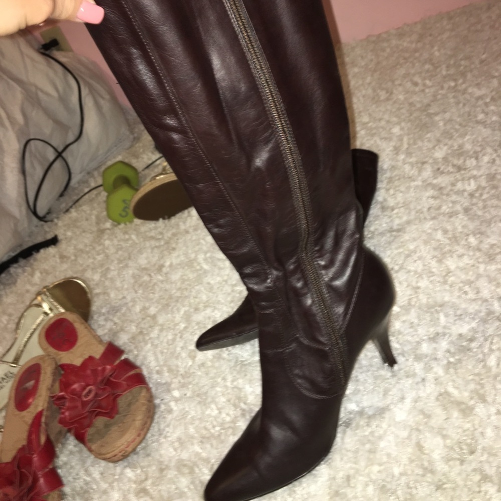 Heeled brown boot