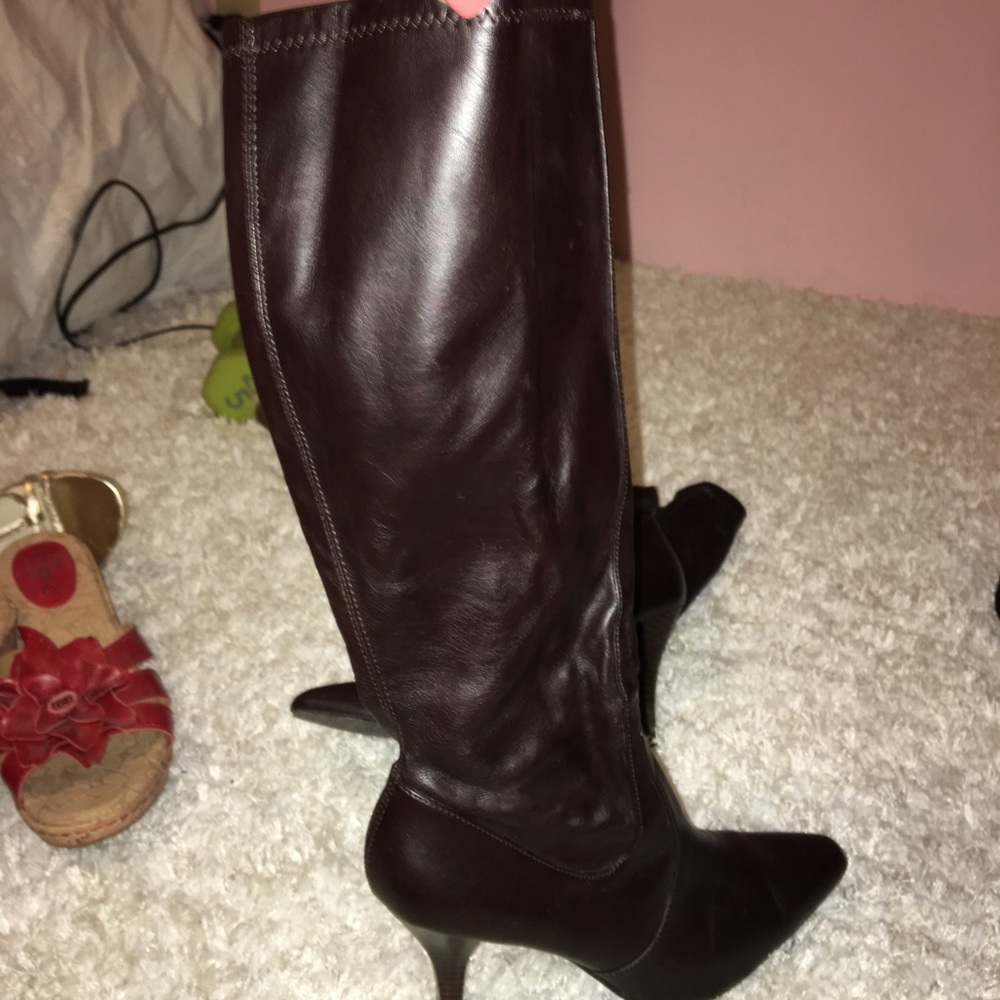 Heeled brown boot - Picture 2 of 4