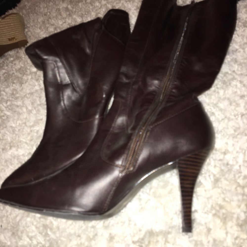 Heeled brown boot - Picture 3 of 4