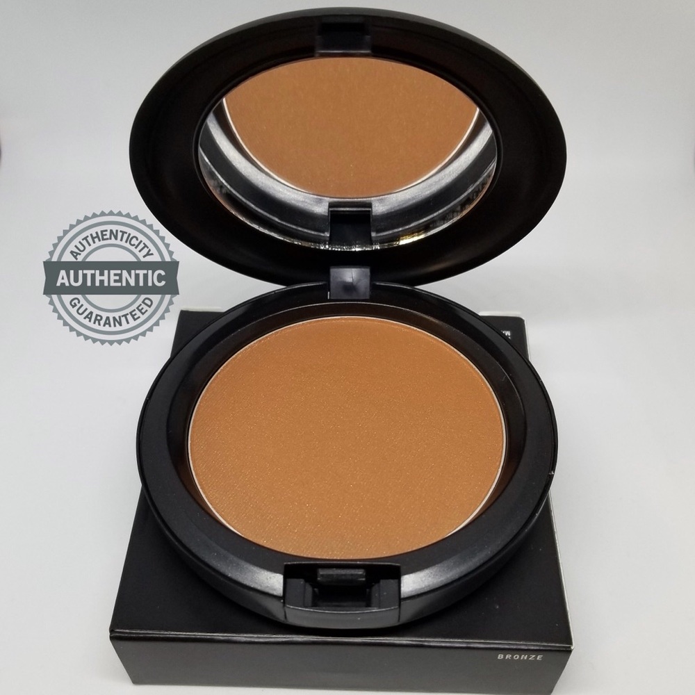 M.A.C Bronze Bronzing Powder Bronzer